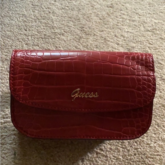 Guess crossbody bag. - Picture 2 of 2